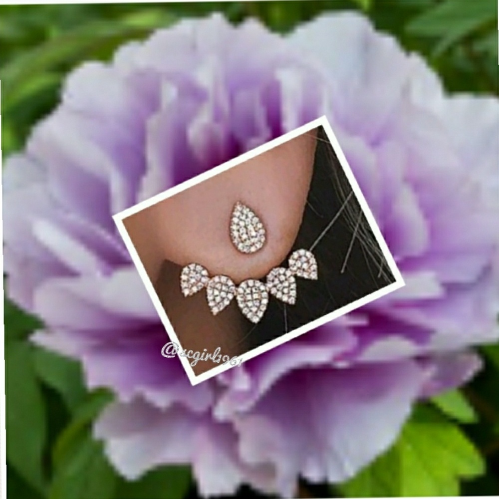 DIFFERENT TWIST EARRINGS